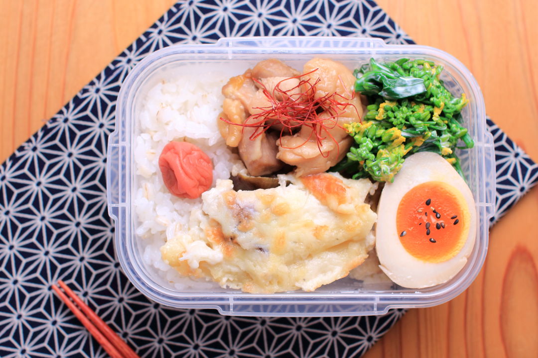 鶏の甘辛煮と小松菜（菜花）のマヨ和えのお弁当