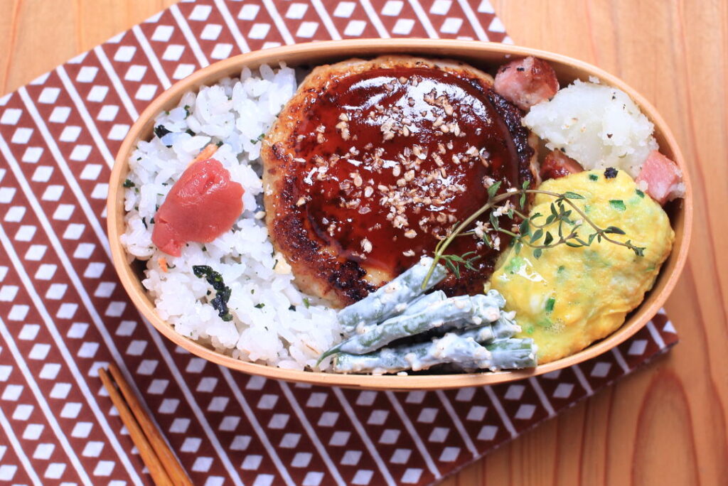 鶏胸肉のハンバーグ。市販の混ぜご飯の素にハマっていること。