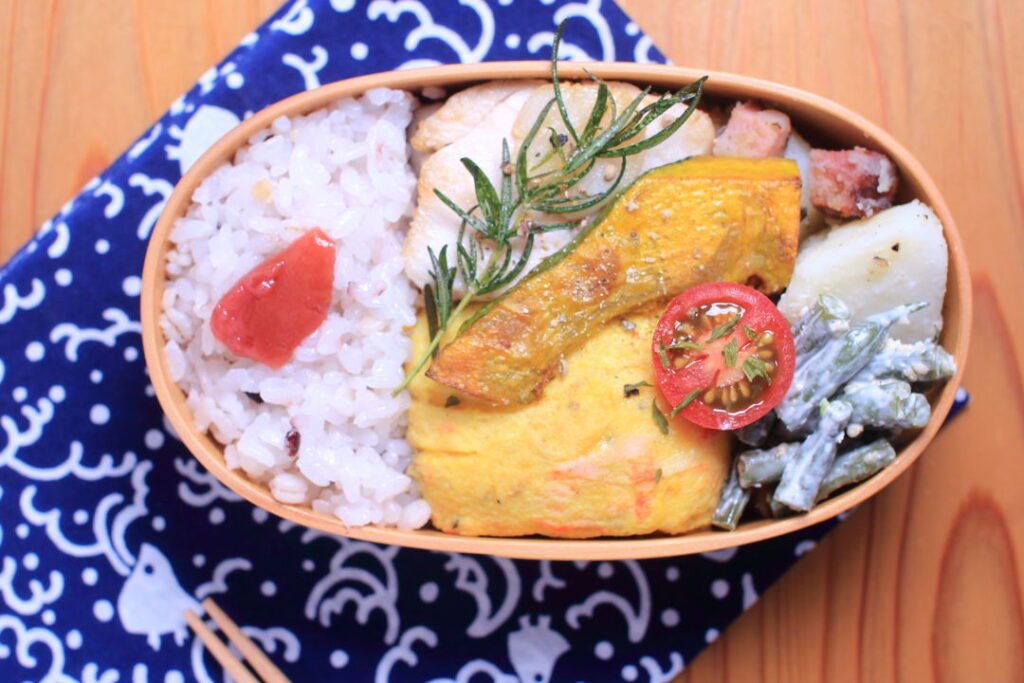 蒸し鶏のローズマリー風味。身体がカボチャを欲している。