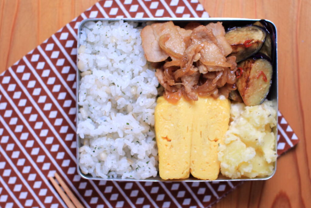 豚バラ肉の大蒜焼き。鉄フライパンありきな強火の魅力。